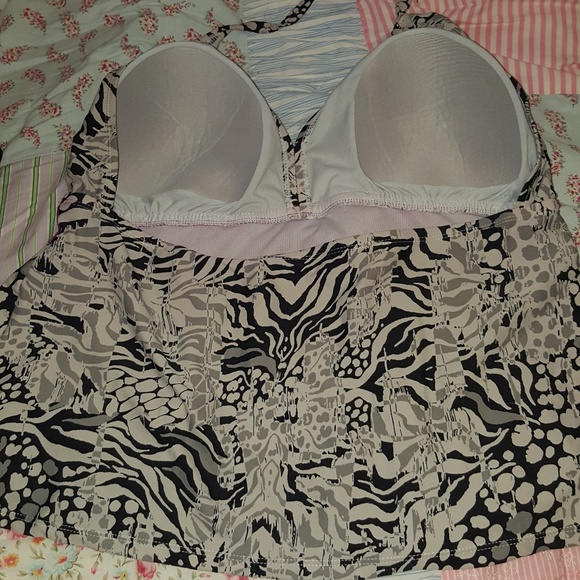 Top - Picture 2 of 4